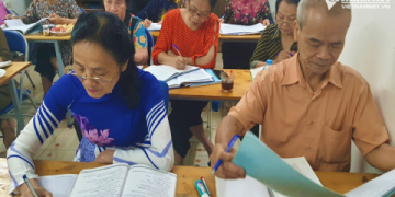 Có nên cho người lớn tuổi học tiếng Anh? Lợi ích bất ngờ!