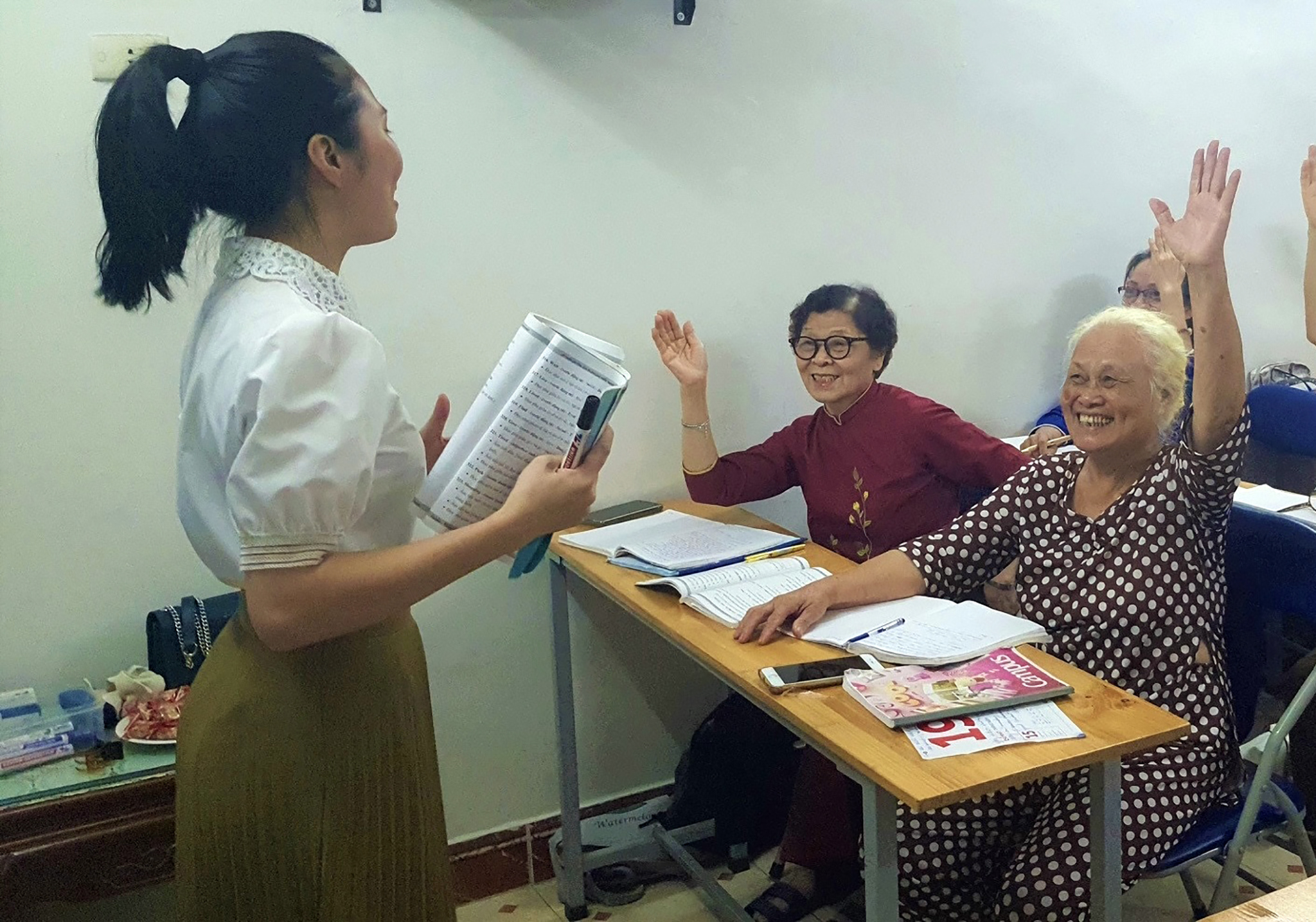 Lớp tiếng Anh cho người lớn tuổi: Bắt đầu học tiếng Anh chưa bao giờ muộn!