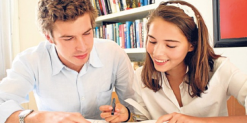 Học với gia sư tiếng Anh cho người lớn, bao lâu thì giao tiếp được?