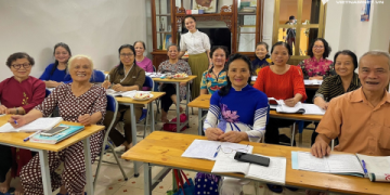 Học tiếng Anh cho người lớn tuổi tphcm, học online có được không?