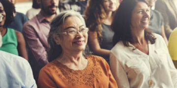 Hỏi nhanh: Người lớn tuổi tiếng Anh là gì? Có phải old people không?