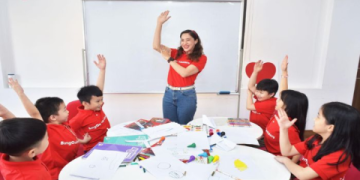 Học tiếng Anh cho người già ở đâu? Địa chỉ trung tâm uy tín!