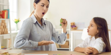 Học tiếng Anh trẻ em có khó không? Phương pháp học cực dễ cho bé!