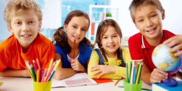 Cách dạy tiếng Anh cho người lớn tuổi dễ nhớ nhất là gì? Kinh nghiệm từ giáo viên!