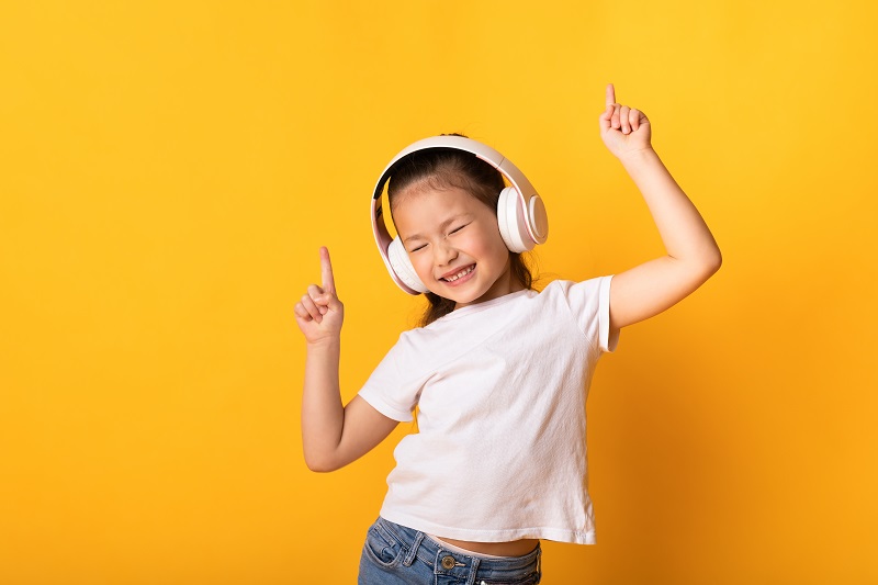 Nhạc cho trẻ em tiếng Anh: Top bài hát sôi động giúp bé vui khỏe mỗi ngày!