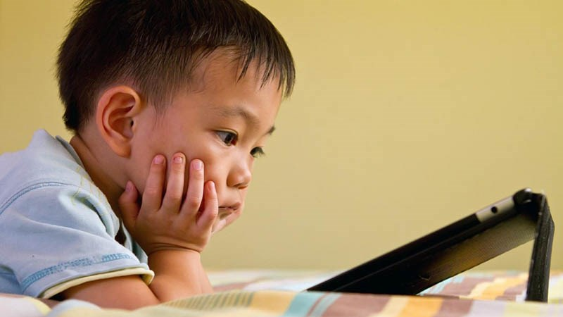 Học tiếng anh trẻ em trực tuyến có tốt không? Ưu nhược điểm mẹ cần biết!