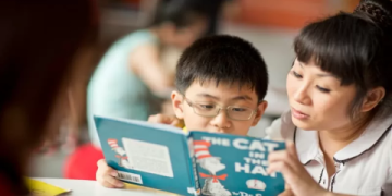 Lớp học tiếng Anh cho trẻ em 2 tuổi: Nên chọn trung tâm hay gia sư riêng?