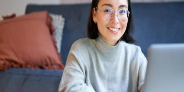 Lớp học tiếng Anh cho người lớn tuổi Hà Nội (Kinh nghiệm chọn lớp phù hợp)