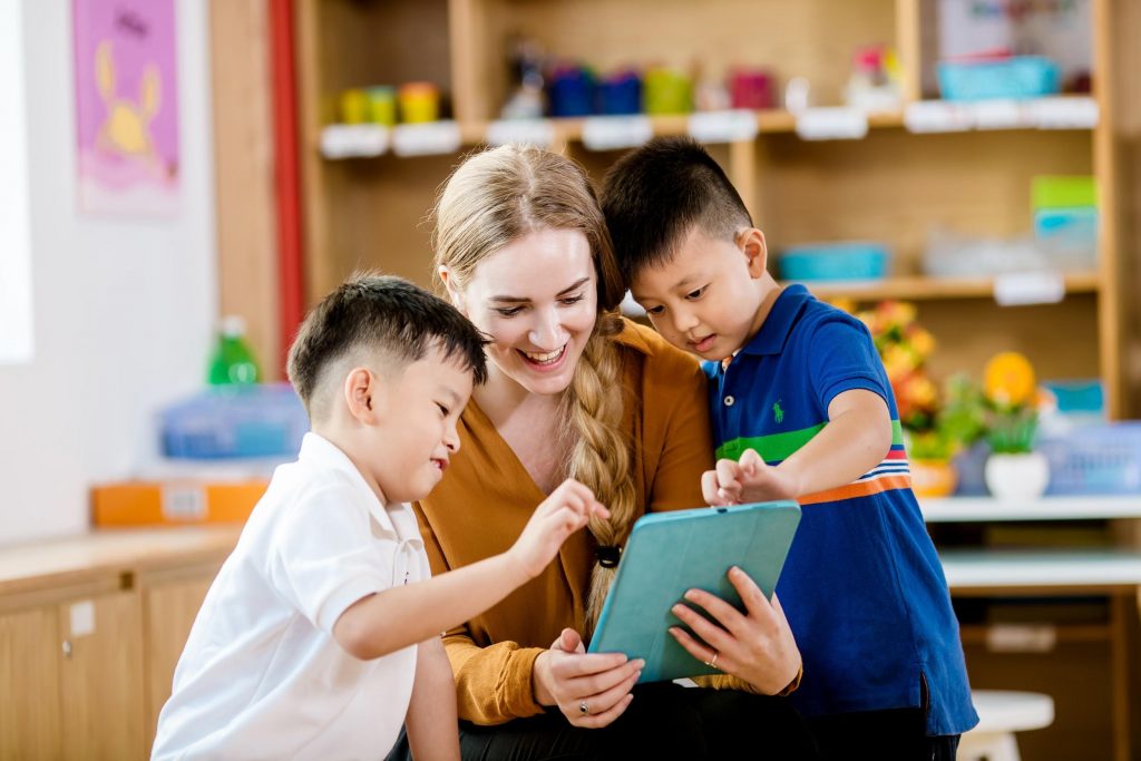 Kênh tiếng Anh cho trẻ em: Bí quyết giúp con giỏi tiếng Anh từ nhỏ!