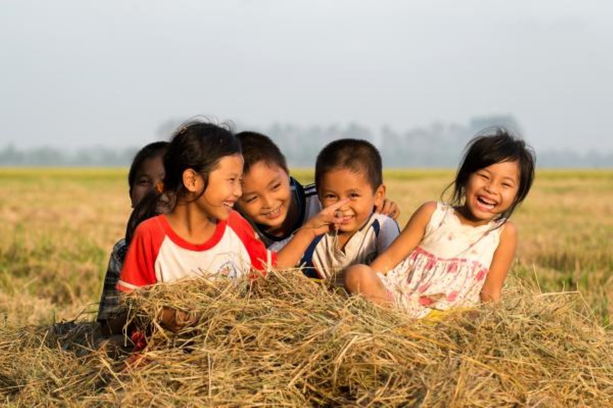 Quyền trẻ em tiếng Anh là gì? Tìm hiểu định nghĩa và các thuật ngữ liên quan!