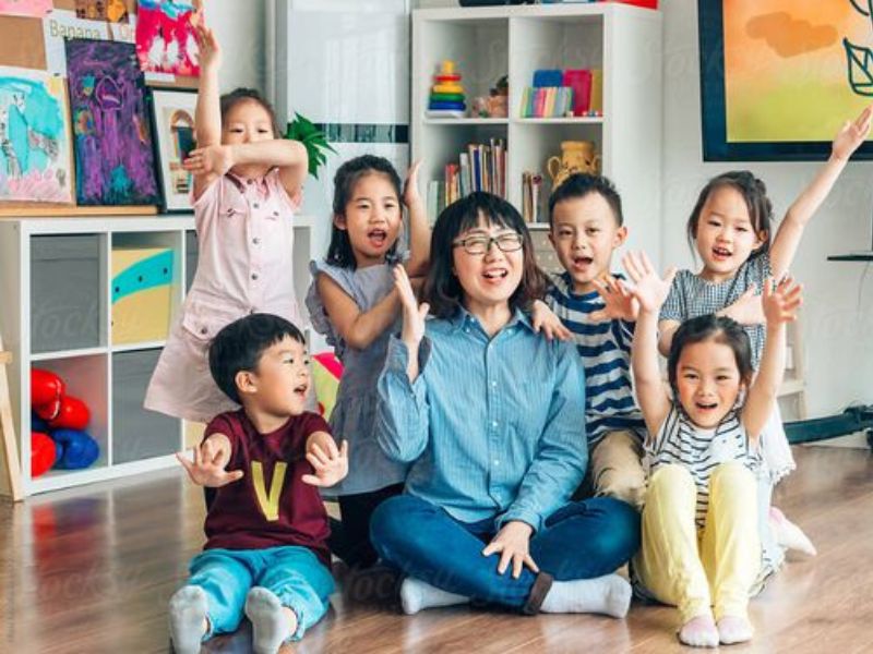 Bé mấy tuổi thì dùng được máy học tiếng Anh? Lợi ích và lưu ý khi sử dụng.