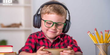 If Youre Happy and You Know lời Việt: Phiên bản song ngữ Anh-Việt giúp bé học dễ dàng.