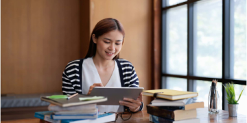 Giáo trình tiếng Anh người lớn giao tiếp: Bí quyết giúp bạn tự tin trong mọi tình huống.