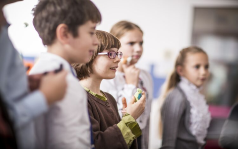 Những bài hát tiếng anh cho trẻ em đơn giản giúp bé phát triển ngôn ngữ