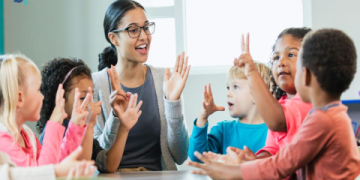 Tự học tiếng Anh cho trẻ em bắt đầu từ đâu? Hướng dẫn chi tiết cho ba mẹ.