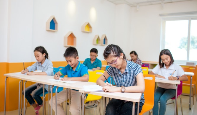 Học kết hợp tiếng Anh: Lợi ích bất ngờ cho người bận rộn!