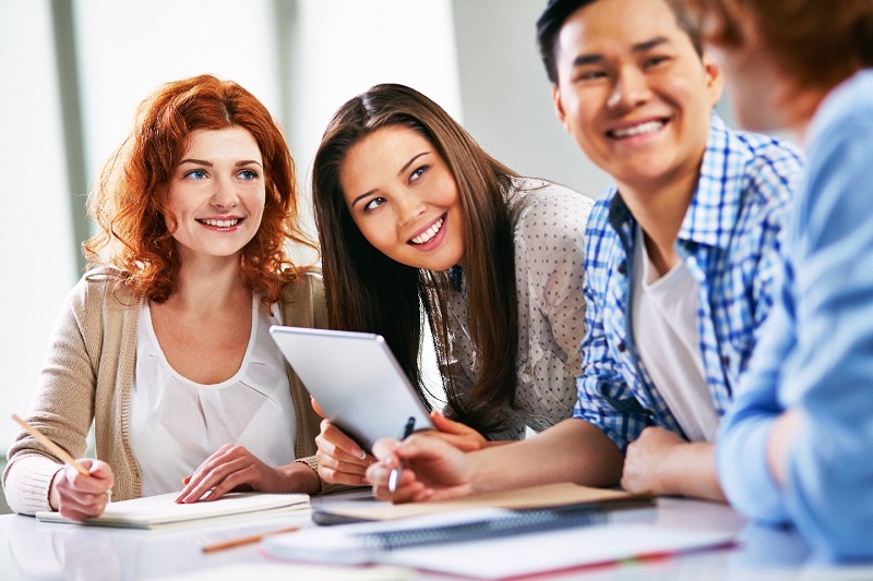 Người lớn tuổi học tiếng Anh giao tiếp ở đâu tốt? Gợi ý trung tâm uy tín!