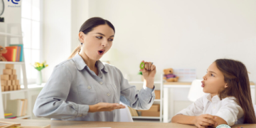 Mẫu câu chào hỏi tiếng Anh cho trẻ em: Luyện tập hàng ngày để bé giỏi tiếng Anh.