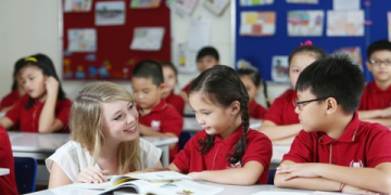 Thuê giáo viên nước ngoài dạy tiếng Anh: Những điều bạn cần lưu ý để đảm bảo.
