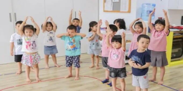 Bé học tiếng Anh qua bài hát (những bài hát đơn giản dễ thuộc cho bé)