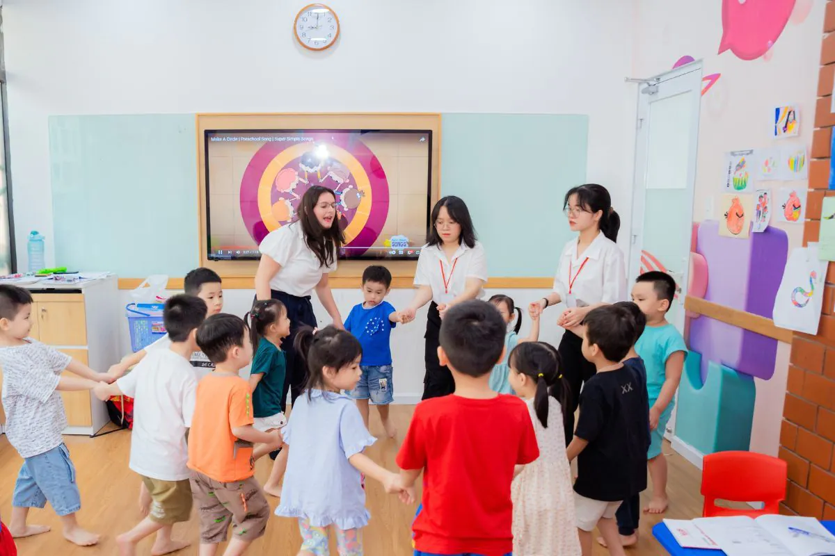 Trung tâm nào dạy tiếng Anh cơ bản cho trẻ em uy tín? (So sánh vài nơi giúp bạn dễ chọn)