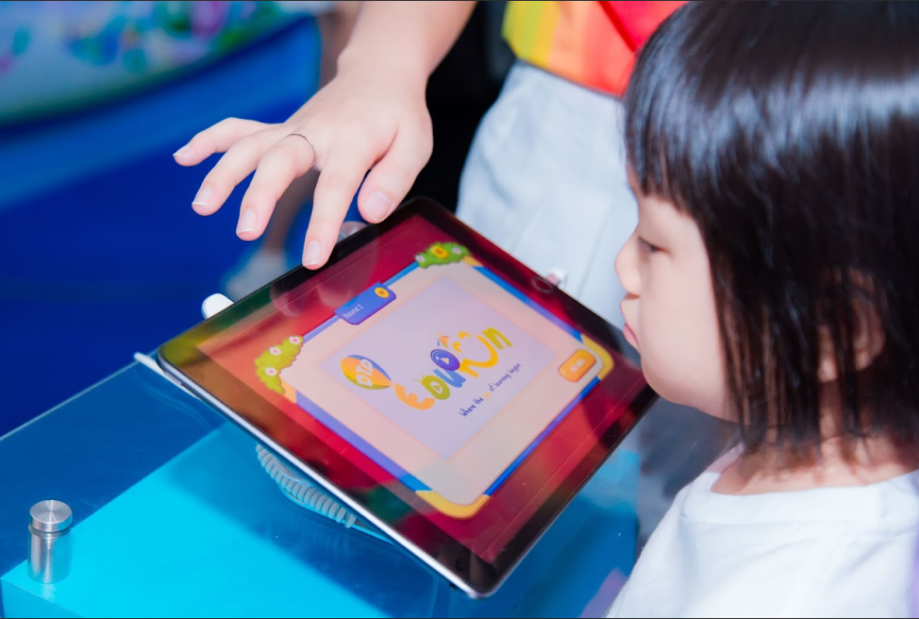Lợi ích khi download game học tiếng Anh cho trẻ em? Bé vừa chơi vừa học giỏi.