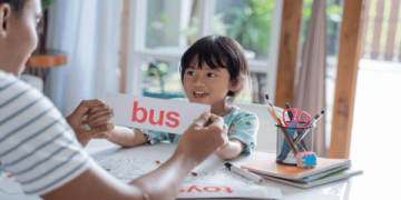 Học tiếng Anh qua mạng cho trẻ em: Bí quyết giúp bé giỏi nhanh