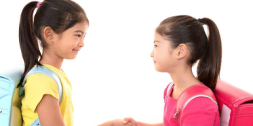 Giao tiếp tiếng Anh trẻ em: Mẹo hay giúp con tự tin mở lời!