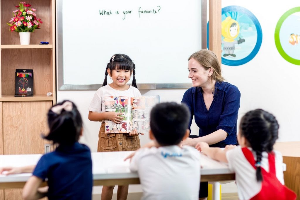 Tại sao nên chọn giáo viên dạy tiếng anh tại nhà cho trẻ em? (Lợi ích không ngờ cho bé)