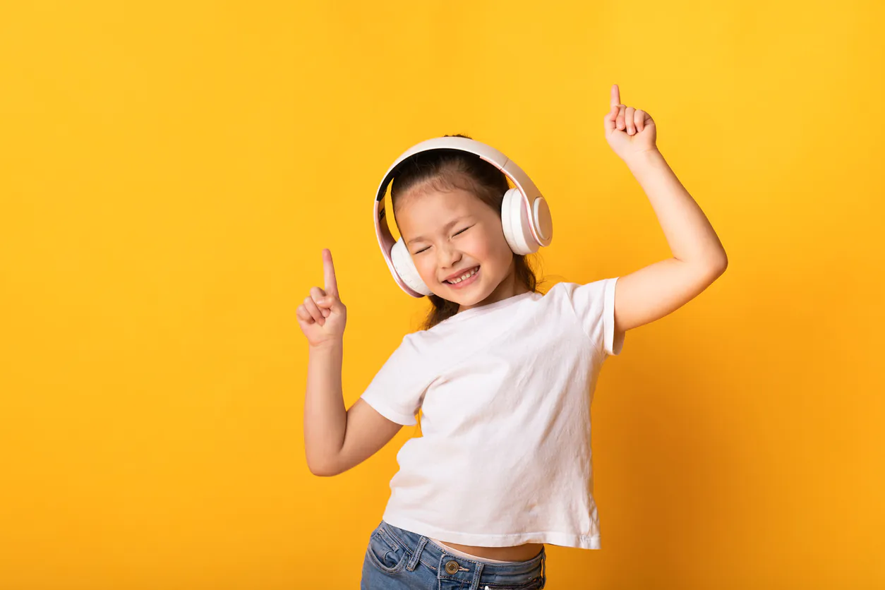 Lợi ích từ một số bài hát tiếng anh cho trẻ em (Bé vừa học vừa chơi thật hiệu quả)