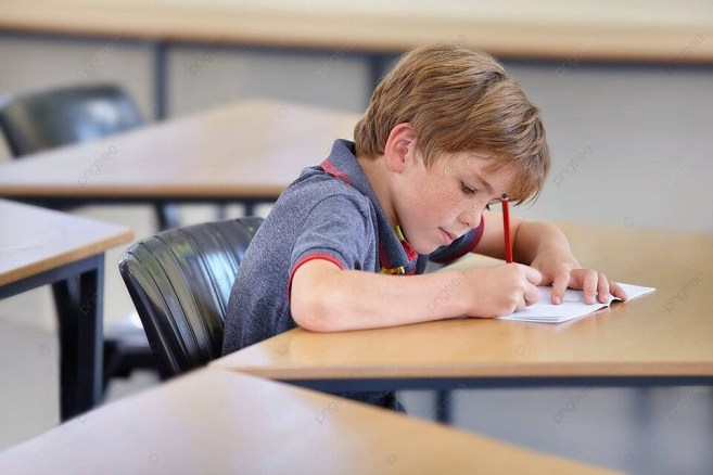 Con sợ bài test tiếng Anh cho học sinh tiểu học phải làm sao? (Mẹo giúp bé hứng thú)