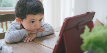 Lời bài hát tiếng anh trẻ em tìm ở đâu? Gợi ý các kênh dễ tìm nhất.