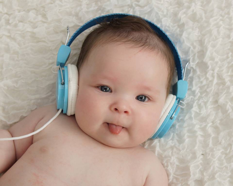 Lợi ích tuyệt vời khi cho bé nghe nhạc tiếng anh cho trẻ em? Bé thông minh.