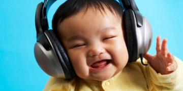 Lợi ích tuyệt vời khi cho nghe các bài hát tiếng anh cho trẻ em (Giúp bé thông minh)