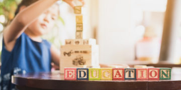 Dạy tiếng Anh cho trẻ em mới bắt đầu thế nào cho hiệu quả? Bí quyết giúp con thích học.